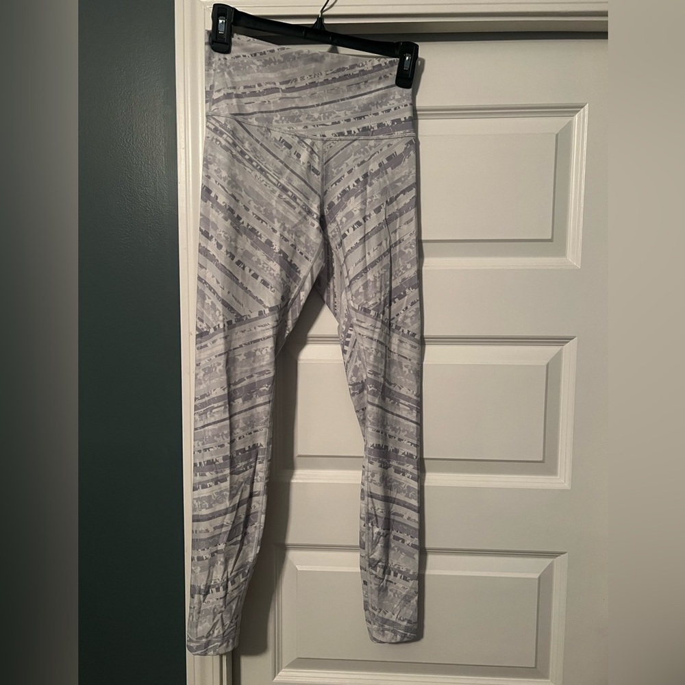 Lululemon leggings size 6